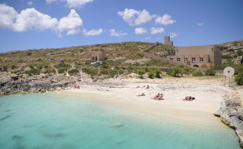 Seafront Apartment With Pool St. Paul's Bay Exterior foto